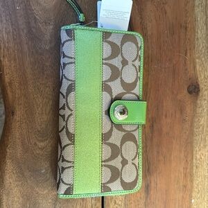 Measurements
Length: 7.5"
Height: 4.0"
Width: 0.75